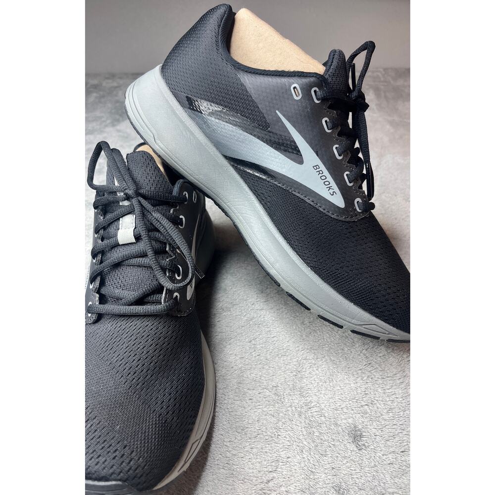 Brooks Black Athletic Shoes with Cushioned Midsole and Breathable Upper